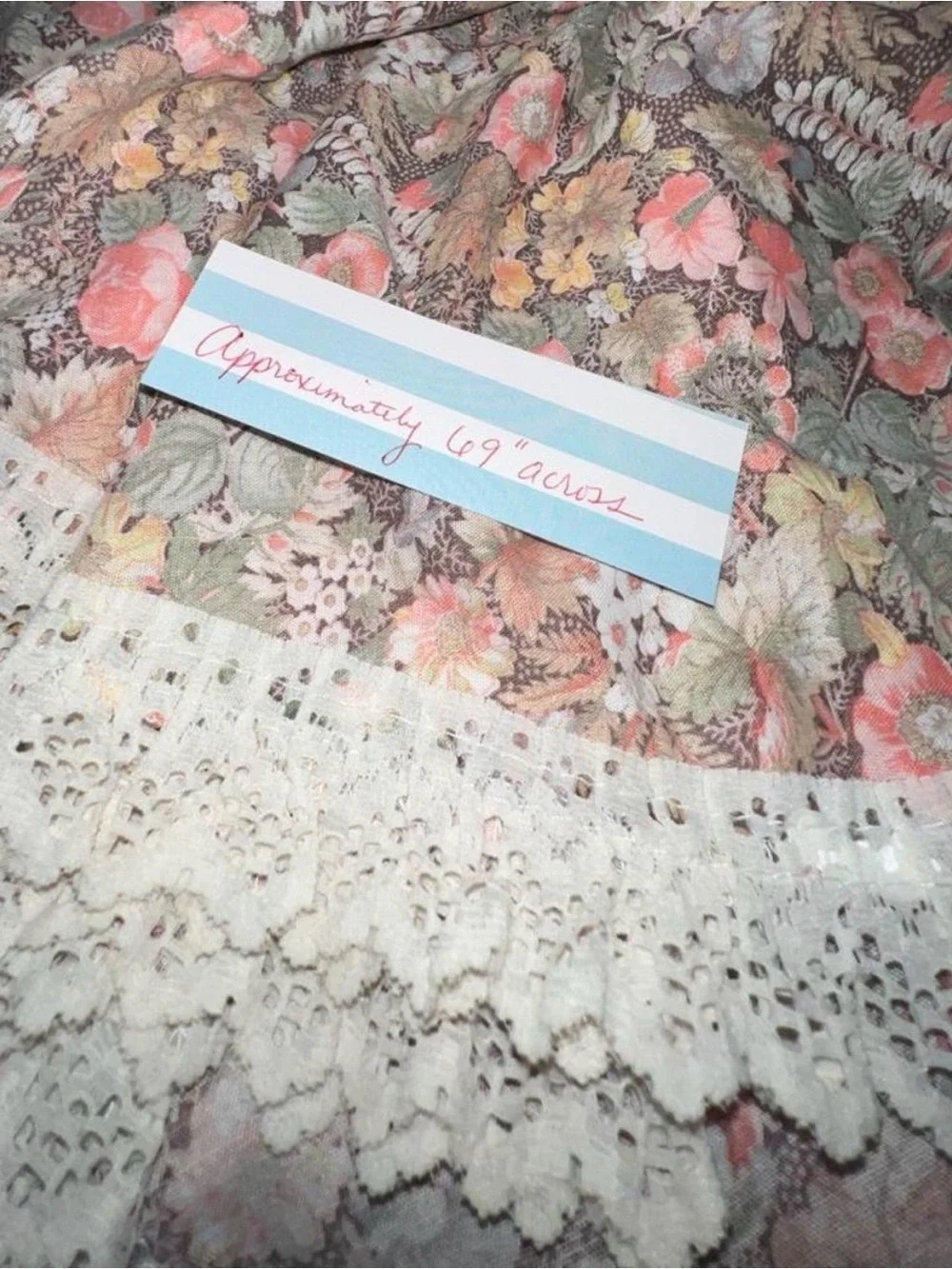 Vintage Floral round Lace-Trim tablecloth